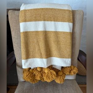 Anthropologie Boho Chenille Tassel Pom Pom  Throw Blanket  Cream Yellow 50"x 64"